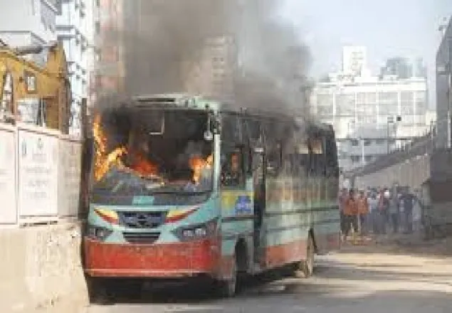বাস পোড়ানোর মামলায় বিএনপির ৭৯ নেতাকর্মীর জামিন