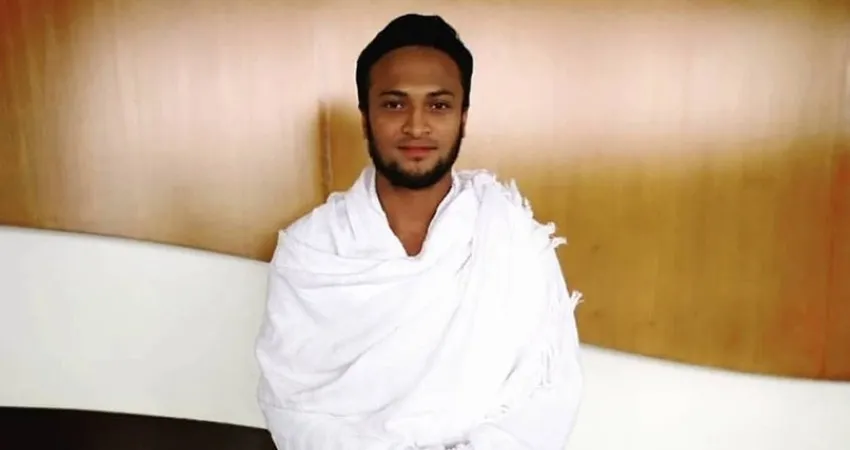 ওমরাহ করে দেশে ফিরলেন সাকিব