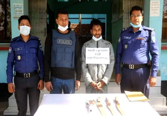 নোয়াখালীর বেগমগঞ্জে অস্ত্র ও গুলিসহ হত্যা মামলার আসামী গ্রেফতার