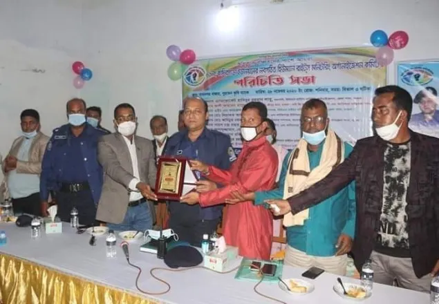 শ্রীপুর থানার ইনচার্জকে বিশেষ সম্মাননা প্রদান করেছে হিউম্যান রাইটস