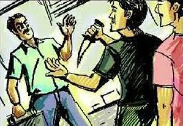 রাজধানীতে সাংবাদিকের গলায় ছুরি ঠেকিয়ে ছিনতাই
