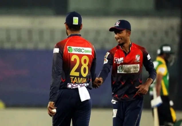 ঢাকার বোলারদের সামনে ধরাশায়ী তামিমের বরিশাল