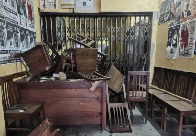 কুষ্টিয়ায় বিএনপি কার্যালয়ে ছাত্রলীগের হামলা-ভাংচুর