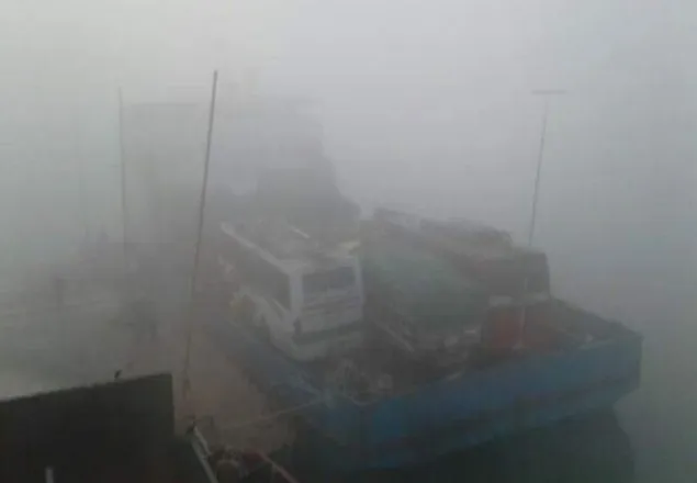 দৌলতদিয়া-পাটুরিয়ায় নৌরুটে ফেরি চলাচল বন্ধ