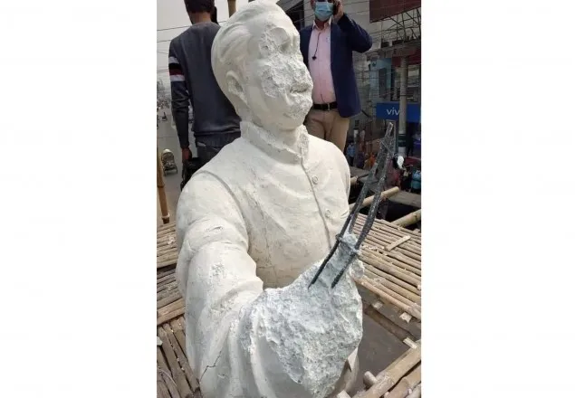 কুষ্টিয়ায় বঙ্গবন্ধুর ভাস্কর্যের সামনে ফাঁকা গুলি