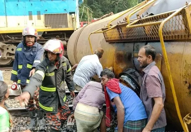 সিলেটে মালবাহী ৫ বগি লাইনচ্যুত, রেল যোগাযোগ বন্ধ