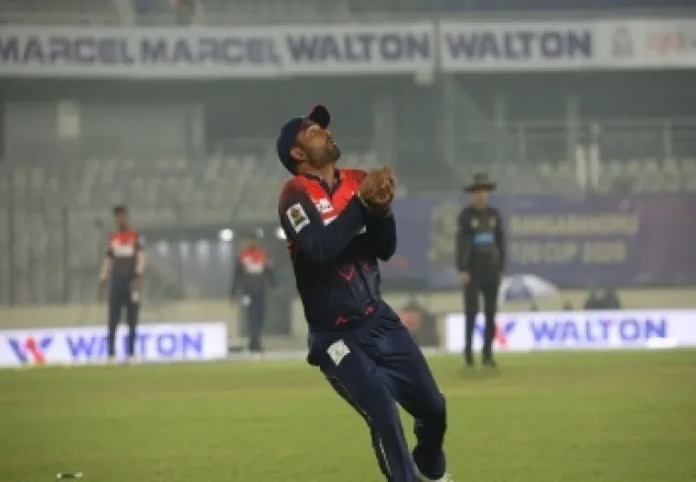 টস জিতে ফিল্ডিংয়ে তামিমের বরিশাল