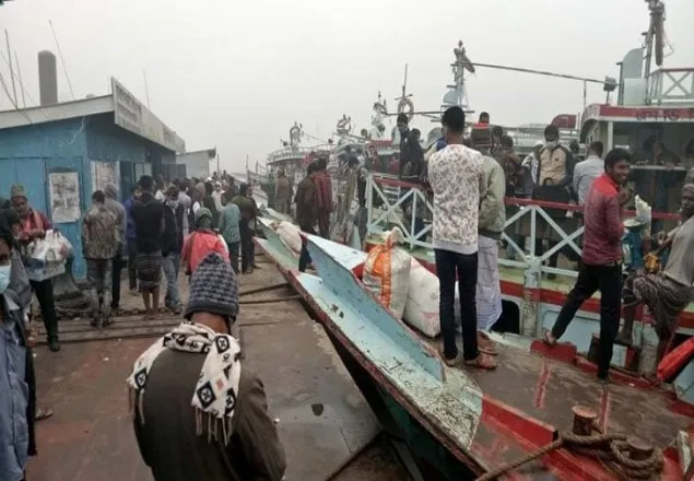  ঘন কুয়াশার দৌলতদিয়া-পাটুরিয়া রুটে ফেরি চলাচল বন্ধ