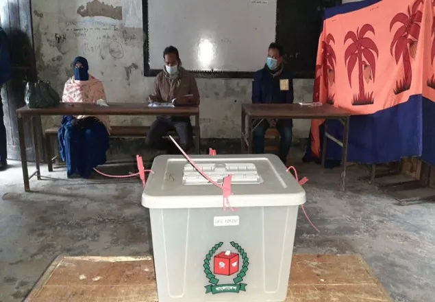 ৯২ স্থানীয় সরকারের উপ-নির্বাচনে ভোট চলছে