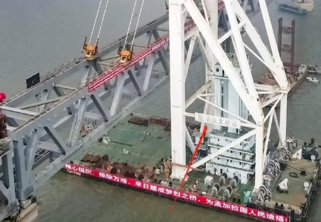 পদ্মা সেতুর শেষ স্প্যানে যা লেখা ছিল
