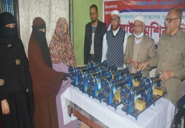 রাজধানীর শ্যামপুরে ঢাকা মহানগরী দক্ষিণ জামায়াতের সেলাই মেশিন বিতরণ