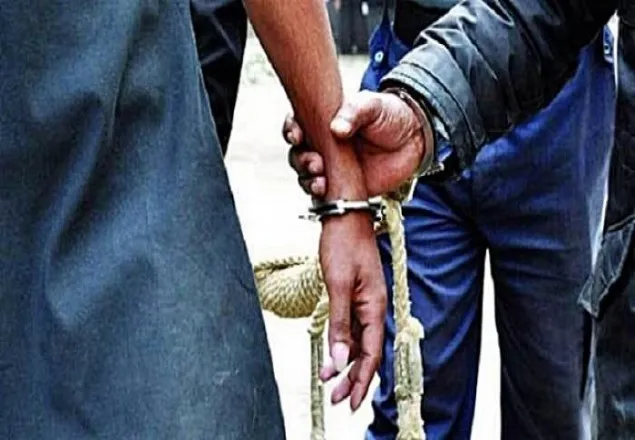 রাজধানীতে কষ্টিপাথরের মূর্তিসহ ৩ জন আটক