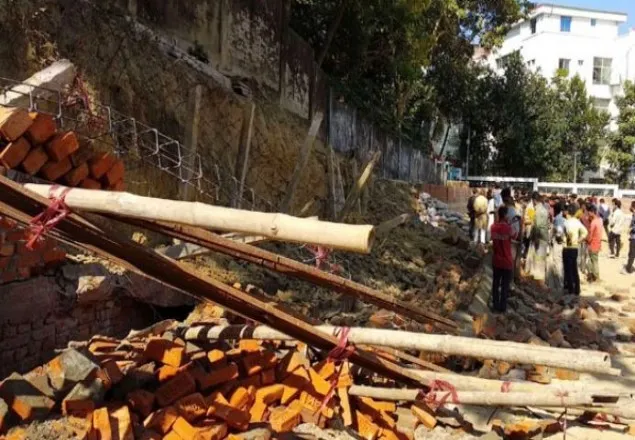 চট্টগ্রামে দেয়াল ধসে ২ শ্রমিক নিহত