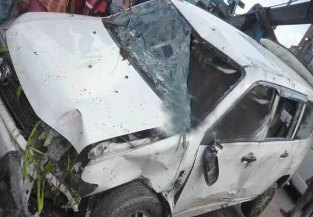 নরসিংদীতে বাস-প্রাইভেটকার সংঘর্ষে ৪ যাত্রী নিহত
