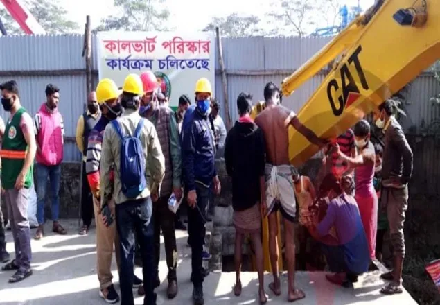 পান্থপথে বক্স কালভার্ট পরিষ্কার অভিযান শুরু করেছে ডিএসসিসি