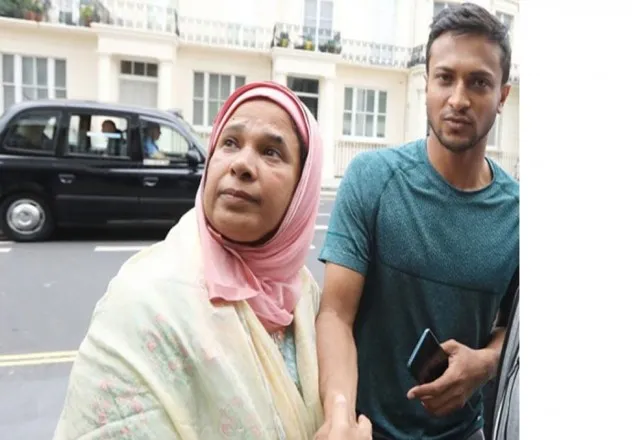 মাকে নিয়ে দেশে ফিরলেন সাকিব