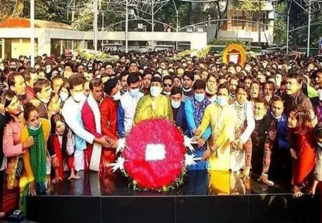 প্রতিষ্ঠাবার্ষিকীতে বঙ্গবন্ধুর প্রতিকৃতিতে ছাত্রলীগের শ্রদ্ধা