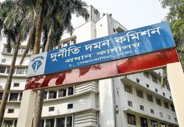 সিইসিসহ পাঁচজনের বিরুদ্ধে দুদকে ১০ আইনজীবীর অভিযোগ
