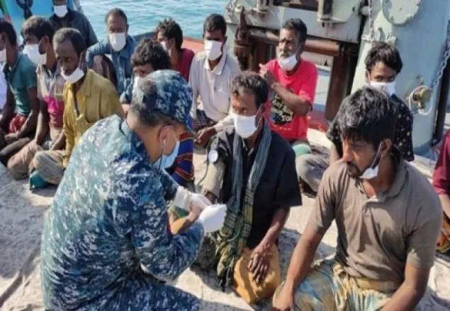 বঙ্গোপসাগরে ২২ দিন ধরে ভেসে থাকা ১৮ জেলে উদ্ধার