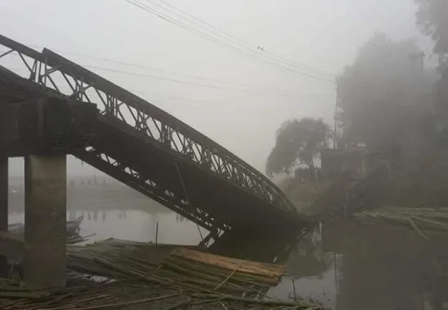 রাঙ্গামাটিতে ব্রিজ ভেঙে ট্রাক খালে, নিহত ৩
