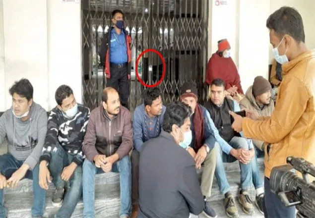 রাবির প্রশাসন ভবনে তালা ঝুলিয়ে দিল ছাত্রলীগ