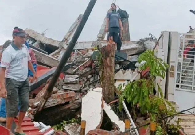 ইন্দোনেশিয়ায় শক্তিশালী ভূমিকম্প, নিহত ৭