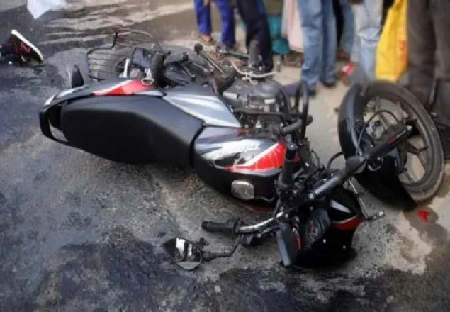 খুলনায় ট্রাক-মোটরসাইকেল সংঘর্ষ, নিহত ২