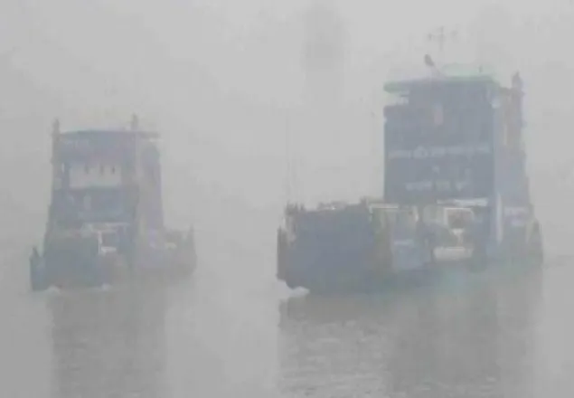 পাটুরিয়া-দৌলতদিয়া নৌরুটে ফেরি চলাচল বন্ধ