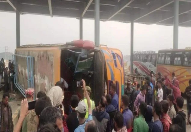 ফরিদপুরে বাস উল্টে নিহত ৩