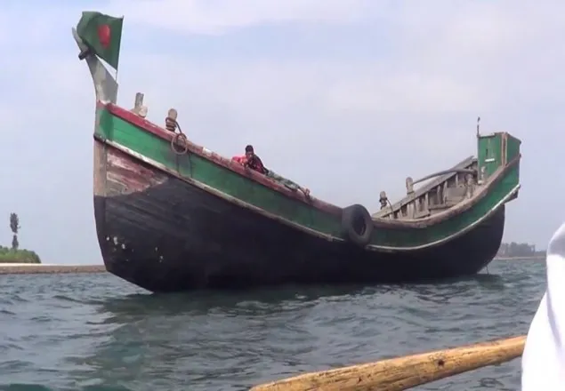 ২০ বাংলাদেশিকে ধরে নিয়ে গেছে মিয়ানমার নৌবাহিনী