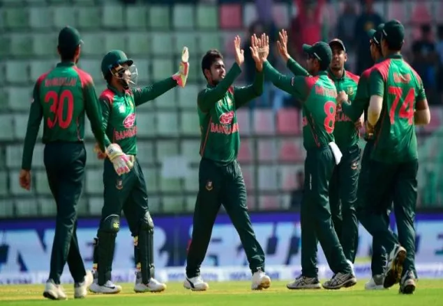 টস হেরে ফিল্ডিংয়ে বাংলাদেশ