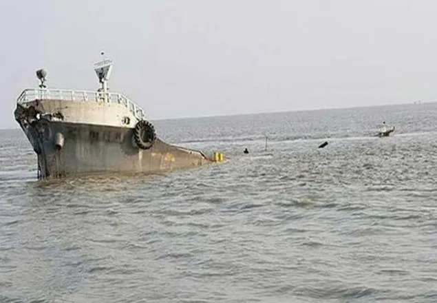 সেন্টমার্টিনে জাহাজ ডুবিতে ৪ জেলের মৃত্যু