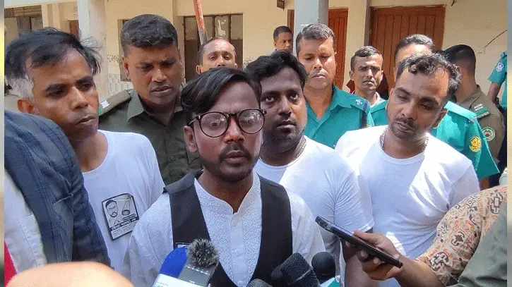ভোট দিলেও নিজেকে দিতে পারলেন না হিরো আলম