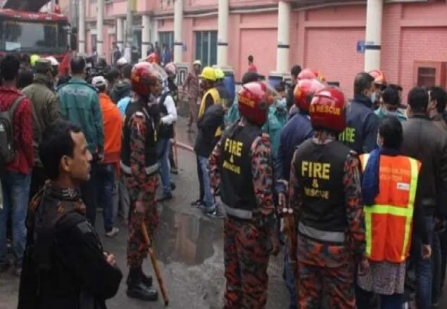 কমলাপুরে পোশাক কারখানার আগুন নিয়ন্ত্রণে