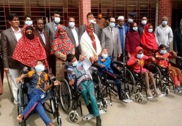 মাগুরায় মুজিববর্ষ’ উপলক্ষে প্রতিবন্ধীদের মাঝে হুইল চেয়ার বিতরণ