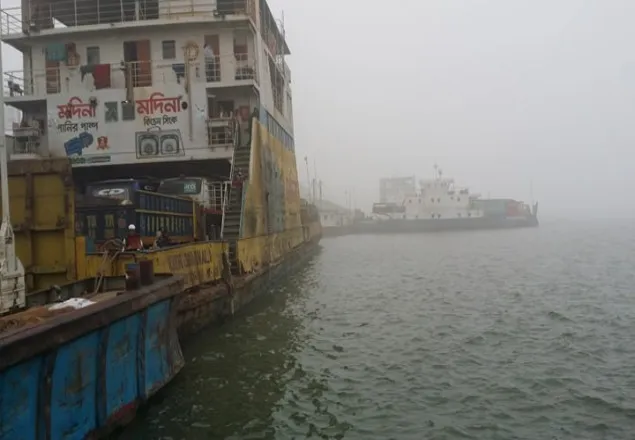 শিমুলিয়া-বাংলাবাজার ফেরি চলাচল বন্ধ, দীর্ঘ যানজট