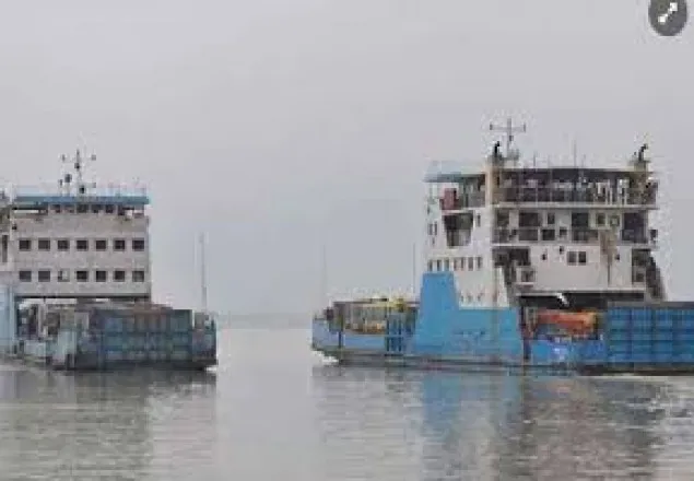 ৬ ঘণ্টা পর পাটুরিয়া-দৌলতদিয়া নৌরুটে ফেরি চলাচল শুরু