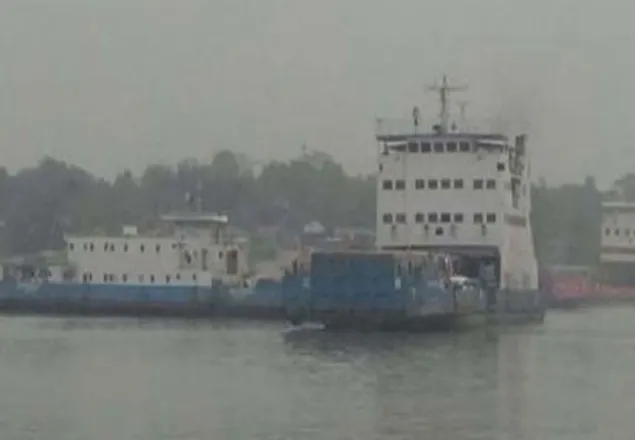 ৯ ঘণ্টা পর পাটুরিয়া-দৌলতদিয়ায় ফেরি চলাচল স্বাভাবিক