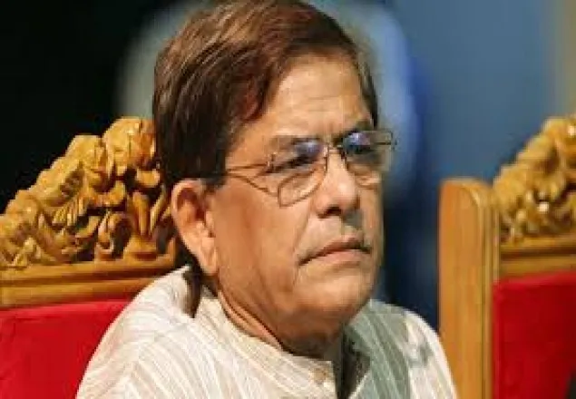 চিকিৎসার জন্য সস্ত্রীক সিঙ্গাপুর গেলেন ফখরুল