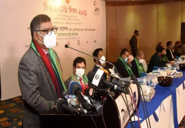 ভ্যাকসিন ছাড়া করোনা নির্মূল দুরূহ : স্বাস্থ্যমন্ত্রী