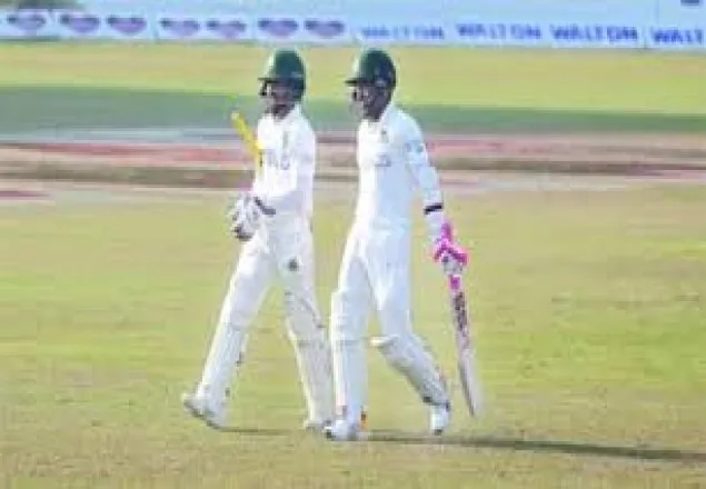 বড় লিড নিয়ে চতুর্থ দিনে ব্যাটিং করছে বাংলাদেশ