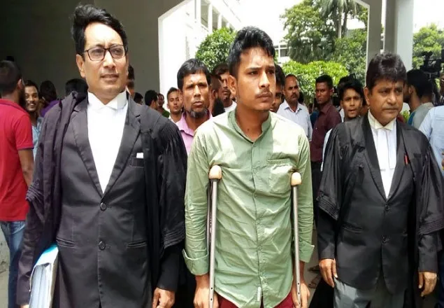 পা হারানো রাসেলকে আরও ১০ লাখ টাকা দিল গ্রিন লাইন