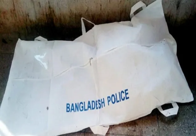 খুলনায় বাসের ভেতর হেলপারকে কুপিয়ে হত্যা