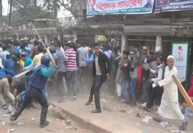 বিএনপির সমাবেশে পুলিশের লাঠিচার্জ