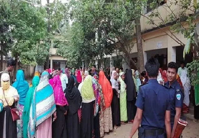 চতুর্থ ধাপে ৫৫ পৌরসভায় ভোটগ্রহণ চলছে