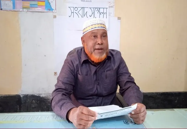 ফেসবুকে পিতাকে রাজাকার বলে কটুক্তি, পুত্রের সংবাদ সম্মেলন