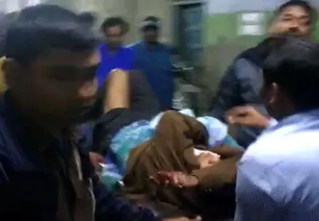 পশ্চিমবঙ্গের মন্ত্রীকে লক্ষ্য করে বোমা হামলা