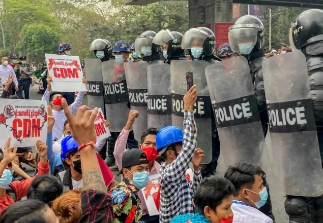 মিয়ানমারে গ্রেফতার ৫০০, তারকাদের বিরুদ্ধেও পরোয়ানা