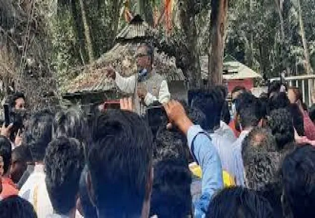 থানার সামনে ফের কাদের মির্জার অবস্থান ধর্মঘট