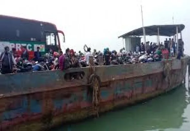 টানা ৩ দিনের ছুটি, শিমুলিয়া ঘাটে ঘরমুখো মানুষের ঢল